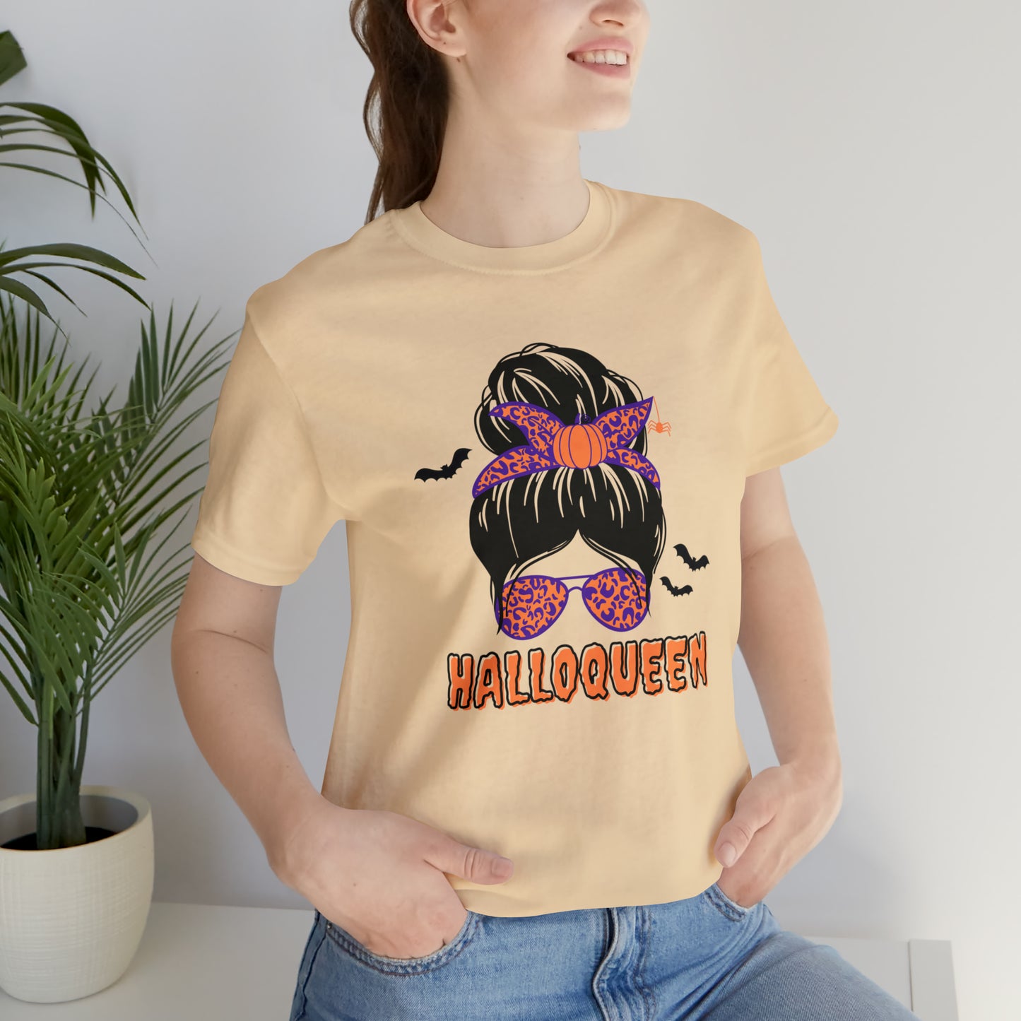 Halloqueen T-shirt - Short Sleeve Tee - Halloween Fashion