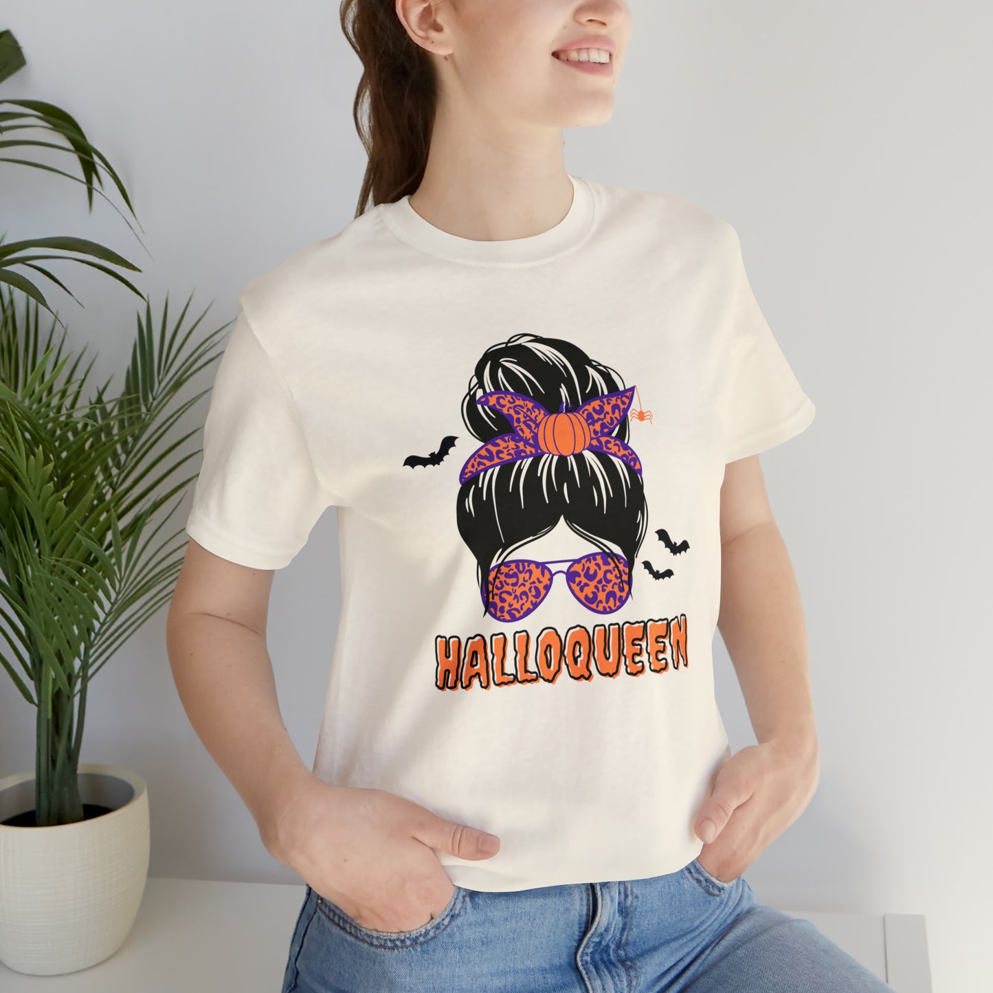 Halloqueen T-shirt - Short Sleeve Tee - Halloween Fashion
