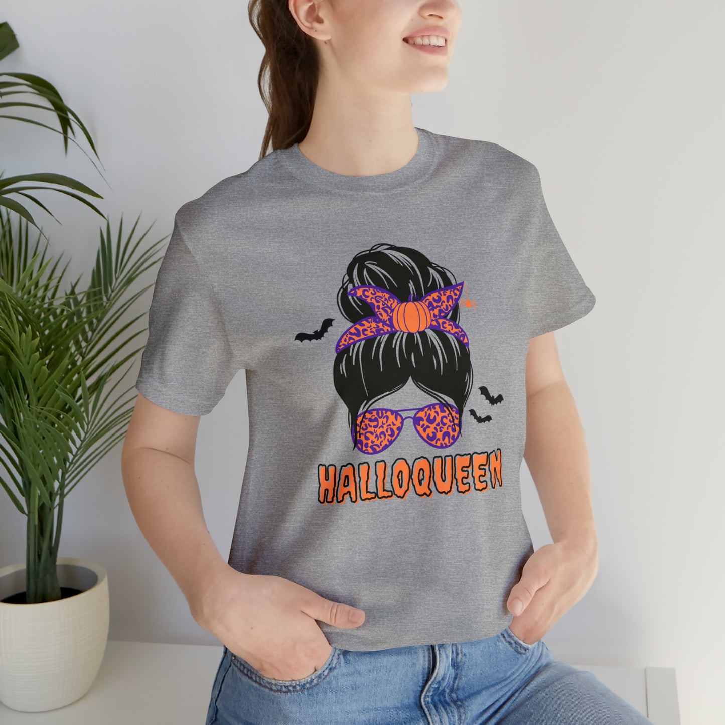 Halloqueen T-shirt - Short Sleeve Tee - Halloween Fashion